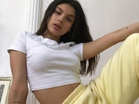 Мишель Андраде засветила свое аппетитное тело в нижнем белье