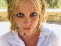 39-летняя Бритни Спирс в экстремальном мини станцевала перед фанатами