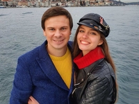 Звездная пара Дмитрий Комаров и Александра Кучеренко очаровала Сеть нежным фото