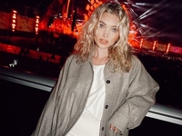 Модное комбо: Эльза Хоск показала, как сочетать спортивный костюм и грубые ботинки