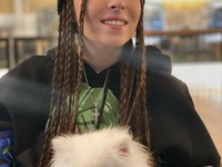 15-летняя дочь Поляковой раздает деньги мамы незнакомцам