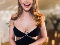 Бабушкин наряд: Тина Кароль поразила фанатов странным образом