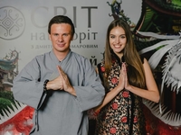 Звездные супруги Комаров и Кучеренко встретили Новый год на пляже