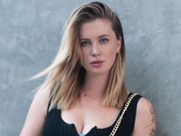 25-летняя дочь Ким Бейсингер снялась полностью голой