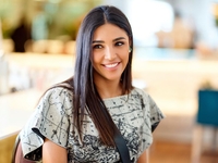 «Чертовка»: Санта Димопулос засветила пышную грудь в купальнике