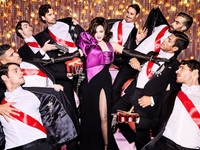 Роскошная Моника Беллуччи снялась в компании молоденьких парней