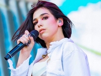 Дуа Липа в самом провокационном платье из тех, что вы видели