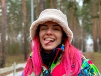 Прикрылась одеялом: MamaRika снялась полностью обнаженной