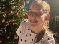 Катя Осадчая сверкнула бесстыжим декольте в откровенном наряде