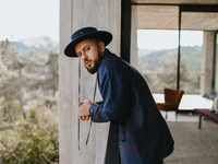 MONATIK поразил фанов эффектной стройкой на голове