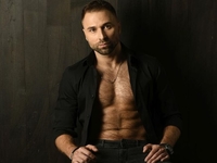 "Холостяк" Макс Михайлюк показал редкие фото со своей девушкой