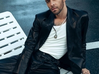 «Вау, какой горячий»: Макс Барских похвастался рельефным торсом