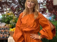 TAYANNA искупалась в проруби топлес - фото