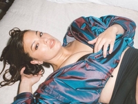 Эшли Грэм запостила видео, где позировала совсем без одежды