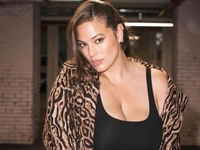 Эшли Грэм запостила трогательное видео по случаю первого дня рождения сына