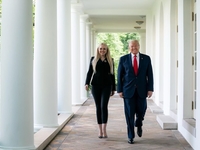 Младшая дочь Трампа объявила о помолвке: Кто стал избранником Тиффани Трамп