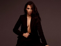 Кристина из "Холостяка 10" соблазнительно позировала на кровати в нижнем белье