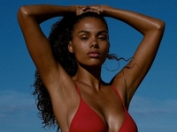 Тина Кунаки запостила пляжное фото из Рио-де-Жанейро