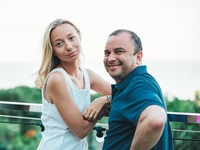 Молодая жена Виктора Павлика засветила беременный животик в купальнике