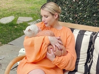 Звезда фильма "Пара на праздники" Эмма Робертс поделилась новым фото с сыном