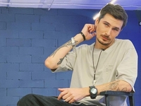 "Минус 10 лет": Позитив похвастался помолодевшим видом без усов