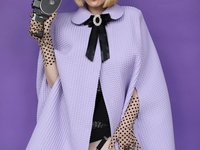 Полураздетая Соня Плакидюк позировала в компании молодых мужчин