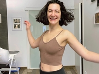 В куртке на голое тело: Снежана Бабкина запостила пикантный кадр