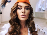 Слава Каминская впечатлила откровенными позами в купальнике