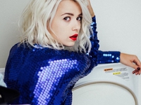 "Первая операция была в Украине": Мика Ньютон рассказала о борьбе с онкологией