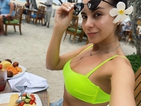 «Красивая женщина»: Настя Каменских очаровала фанатов своей улыбкой