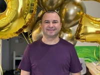 Беременная жена Виктора Павлика подарила ему на юбилей ДНК-тест