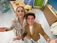 Лилия Ребрик в шуточном видео рассекретила, чем занимаются ведущие во время рекламы