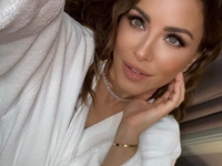 Слишком горячо: Ани Лорак поразила фанатов постельным фото