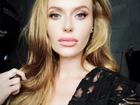 Неожиданно: Слава Каминская показала свою молодую маму