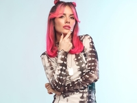 MamaRika похвасталась стройной фигурой в купальнике