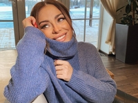 «Леди в красном»: Ани Лорак восхитила фанатов своим внешним видом