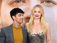 Джо Джонас показал забавное фото Софи Тернер в честь ее 25-летия