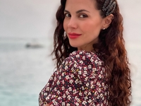 С небрежным пучком и без макияжа: Настя Каменских показала, как выглядит на самом деле