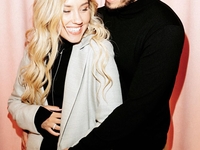 Никита Добрынин удивил постельным фото с беременной женой