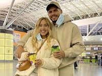 Беременная Даша Квиткова продемонстрировала большой животик в купальнике