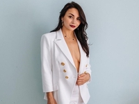 Илона Гвоздева запостила фото, где она кормит грудью сына