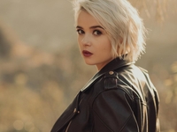 Мика Ньютон обнародовала архивные кадры из красной дорожки "Золотого глобуса"