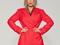 Ани Лорак засветила аппетитные формы в пикантных нарядах