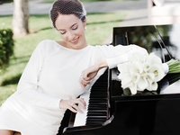 "Стыдно в таком то возрасте": Жена Остапчука раскрыла секрет своей красивой улыбки