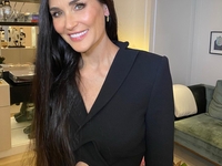 Эмоциональное видео с криком: 58-летняя Деми Мур опровергла обвинения в пластике