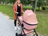 "Уже играет с мальчиками": Alyosha показала шестимесячную дочь