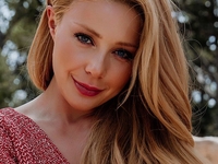 Тина Кароль удивила снимком с  похожей на нее маленькой девочкой