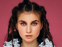 Официально леди: Jerry Heil подарили землю в Шотландии