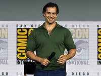 «Прекрасная и талантливая»: Генри Кавилл представил новую девушку