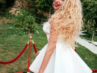 «Звездовоз» за 3 млн: папарацци показали машину Поляковой